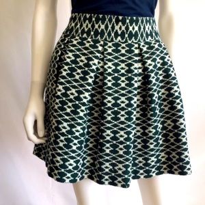 BANANA REPUBLIC GREEN NAVY & WHITE PLEATED SKIRT